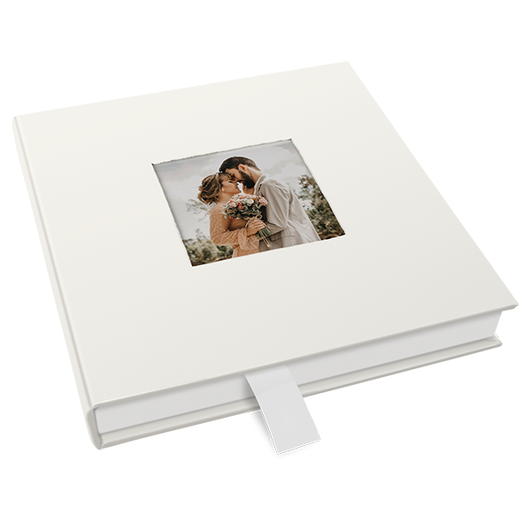 SCHD-IW-USB-20x20 USB-Klappschachtel 20 x 20 cm, mit Bildausschnitt, Innenschachtel & Inlay weiß USB-Klappschachtel 20 x 20 cm, mit Bildausschnitt, Innenschachtel & Inlay weiß